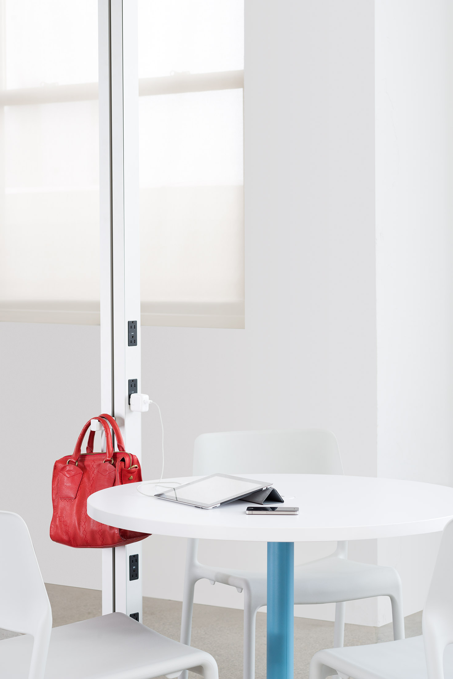 Antenna Y-Base Table with Spark Series Side Chair Activity Space Interpole Side Seating