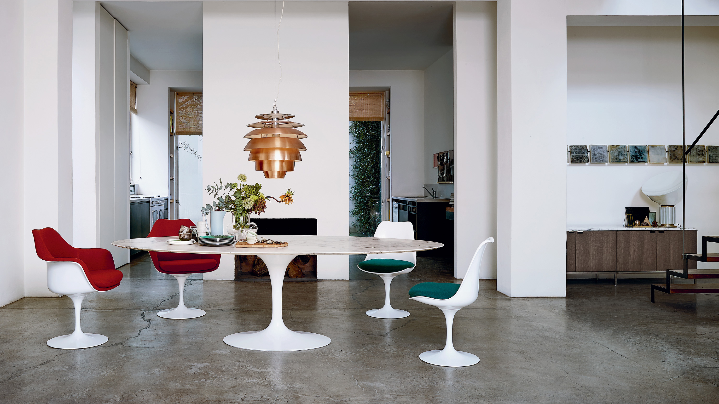 Saarinen Table - Oval with Tulip Chairs