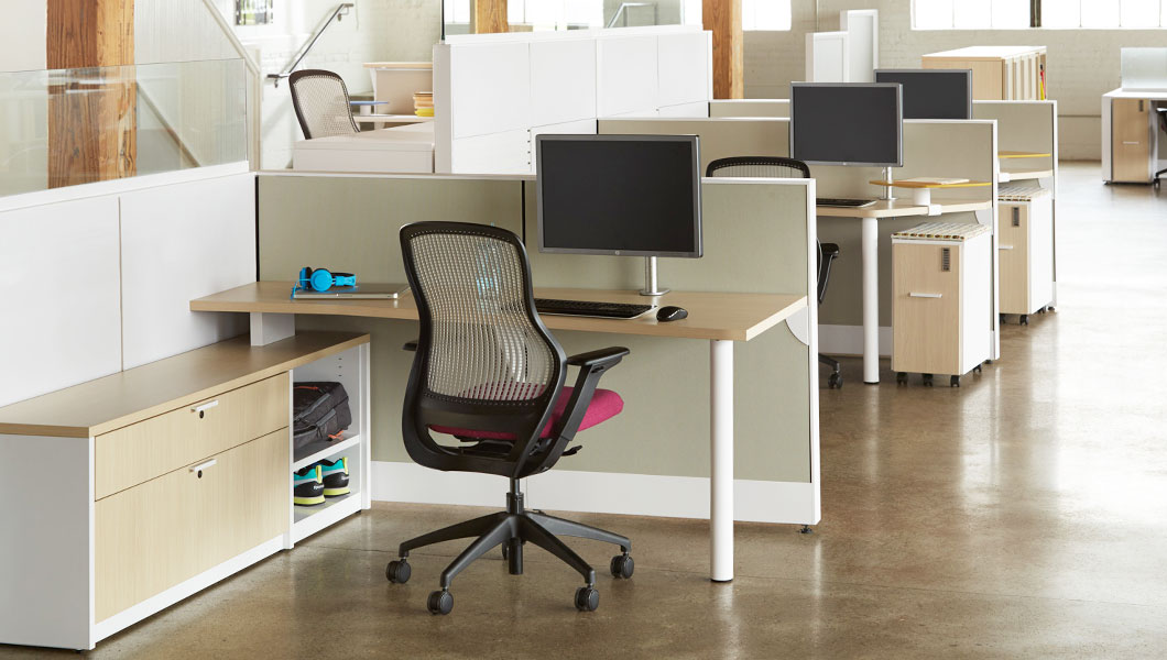 Knoll Open Plan Workstation Furniture with Dividends Skyline