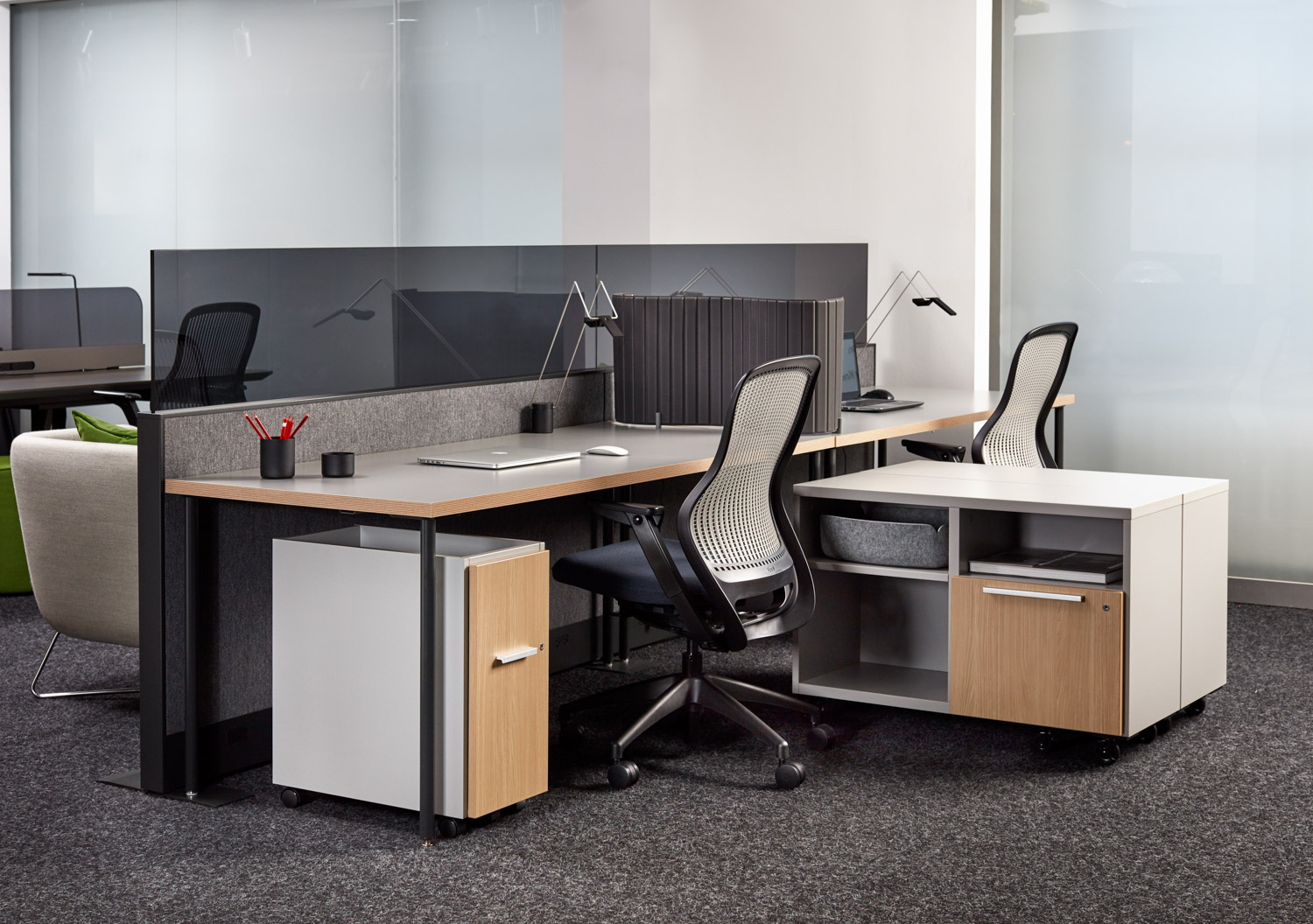 dividends Skyline freestanding panel antenna simple table anchor storage neocon 2018