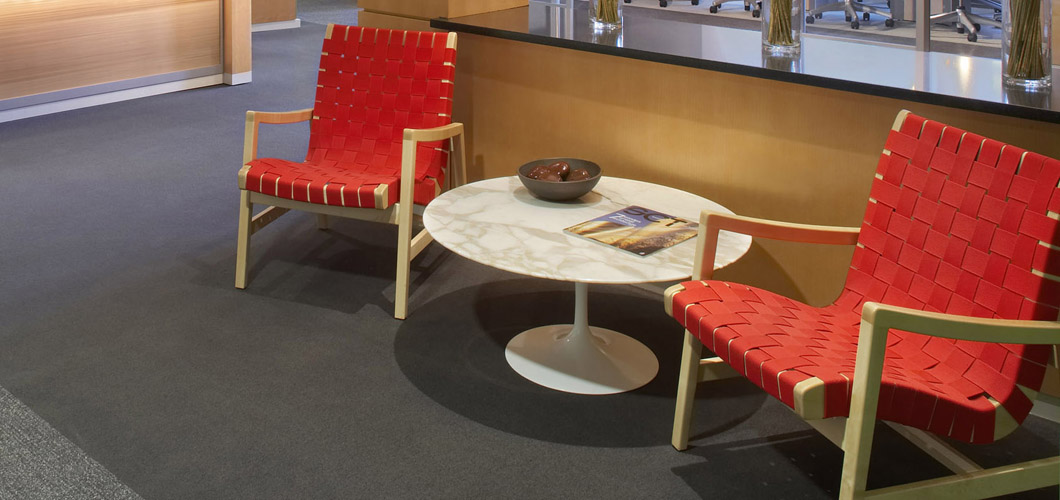 Knoll Saarinen Coffee Table by Eero Saarinen